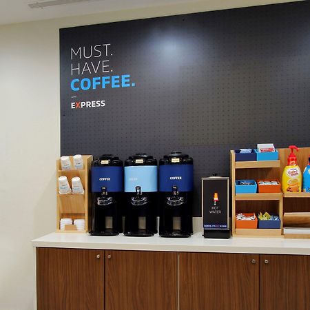 Holiday Inn Express - Plymouth By Ihg Екстериор снимка