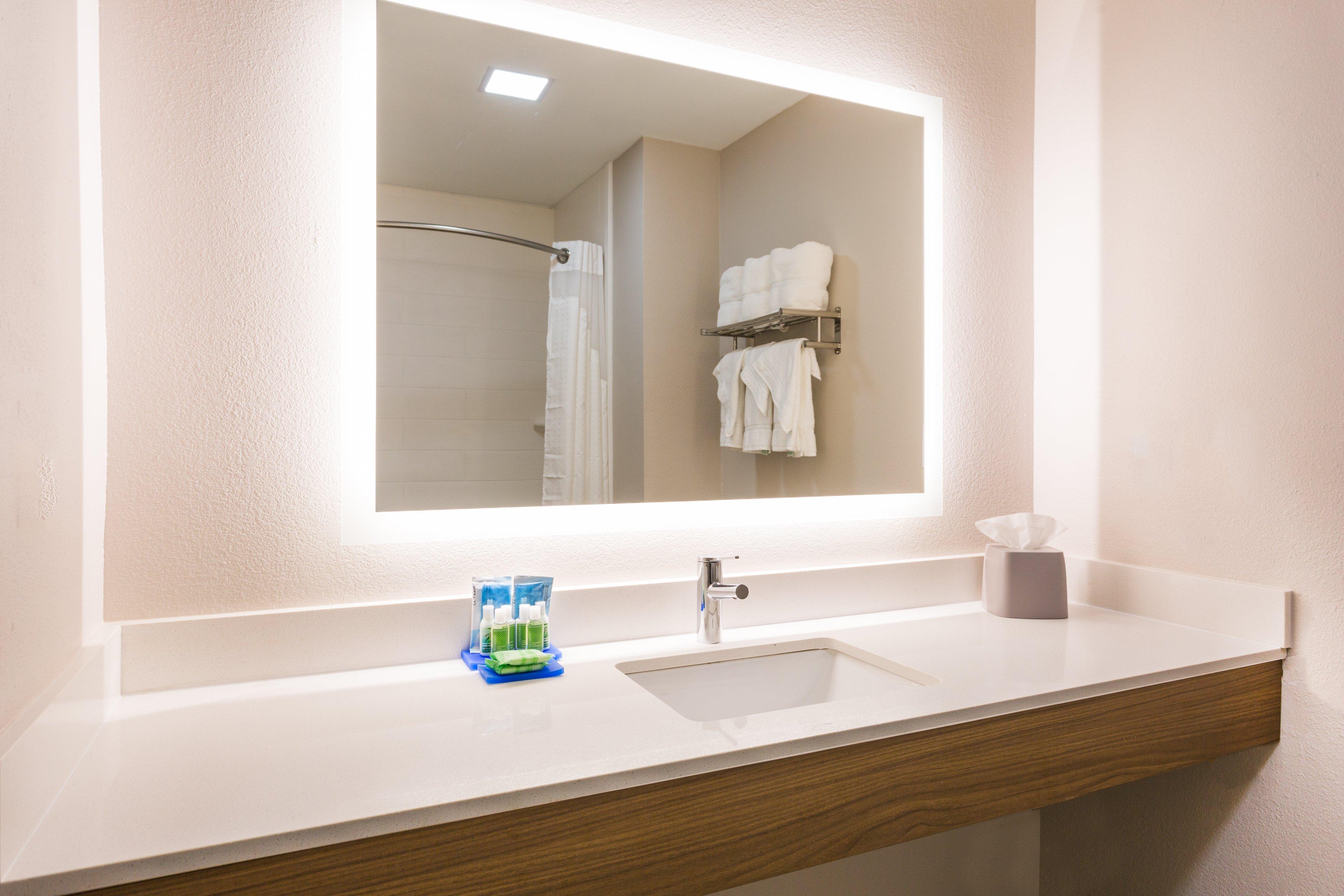 Holiday Inn Express - Plymouth By Ihg Екстериор снимка