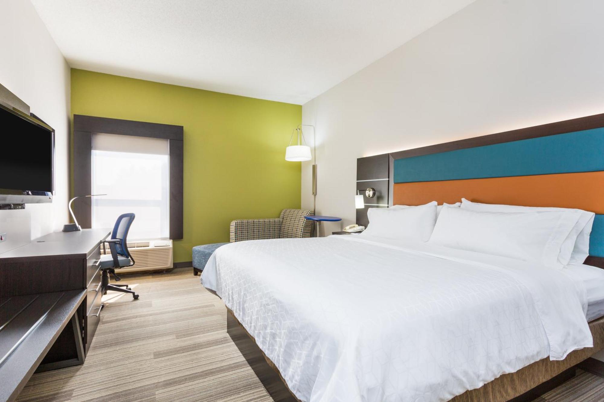 Holiday Inn Express - Plymouth By Ihg Екстериор снимка