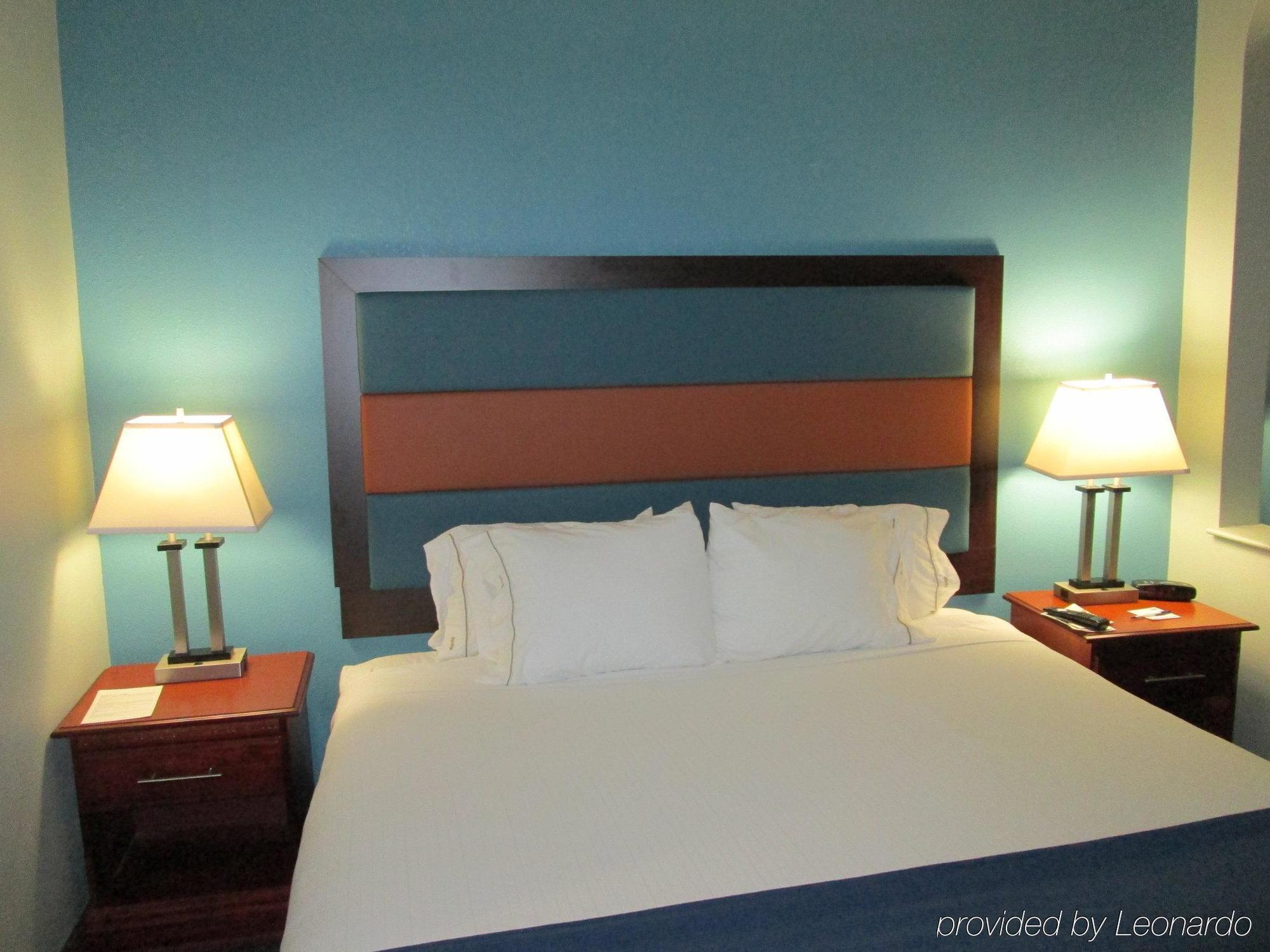 Holiday Inn Express - Plymouth By Ihg Екстериор снимка