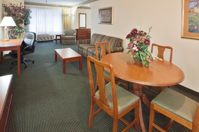Holiday Inn Express - Plymouth By Ihg Екстериор снимка